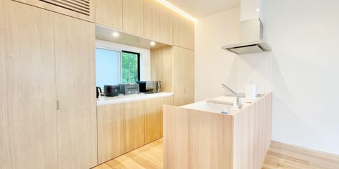 Hinoki bath Building | Private kitchen | Fridge, microwave, stovetop, toaster