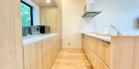 Hinoki bath Building | Private kitchen | Fridge, microwave, stovetop, toaster