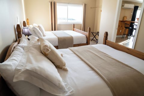 Family Double Room | Free WiFi, bed sheets