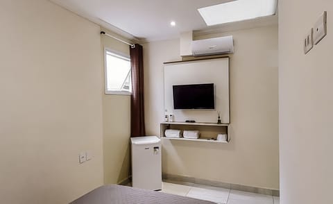 Basic Double Room Single Use | Iron/ironing board, free WiFi