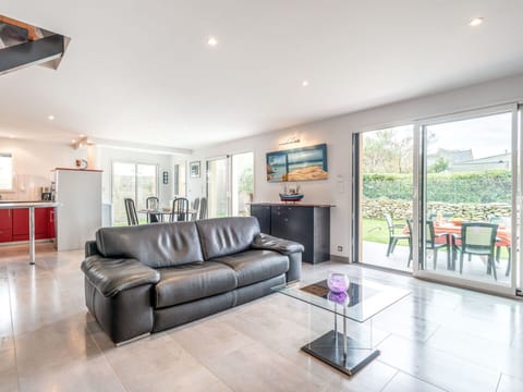 Couch, Furniture, Property, Table, Interior Design, Lighting, Living Room, Flooring, Studio Couch, Floor