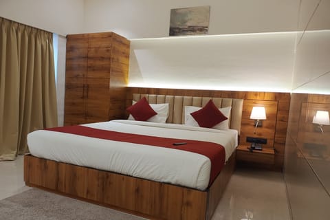 Executive Room | Desk, free WiFi, bed sheets