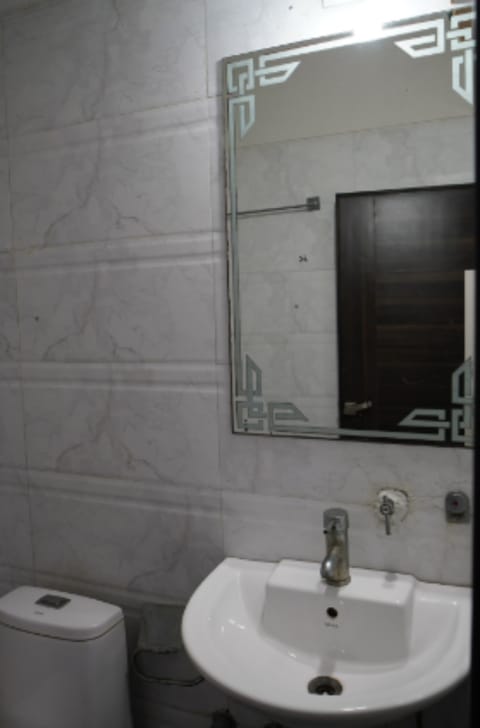 Deluxe Room | Bathroom