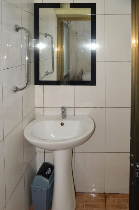 Standard Double or Twin Room | Bathroom | Shower, rainfall showerhead, slippers, towels