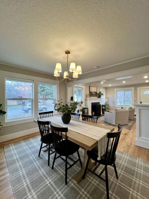 Dining room table with seating for 6