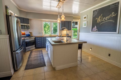 Main Level | Kitchen