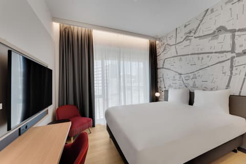 Business Double Room | In-room safe, desk, laptop workspace, blackout drapes