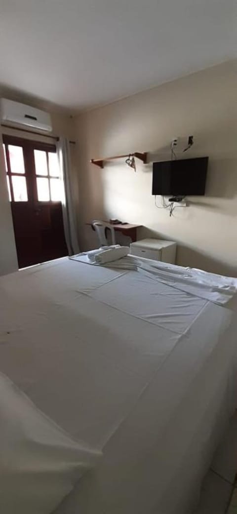 Economy Double Room, City View | Minibar, bed sheets