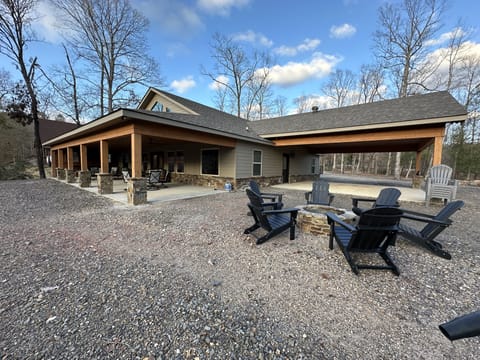 Fire pit area/carport/patio