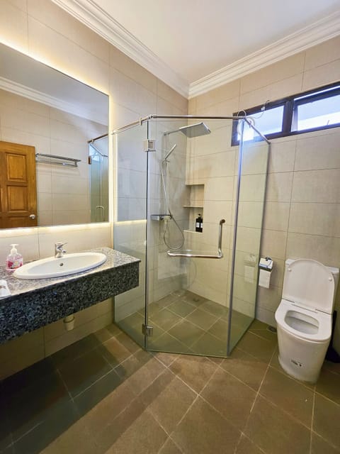 Superior Villa, Balcony, Sea View | Bathroom | Free toiletries