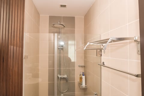 Exclusive Apartment | Bathroom