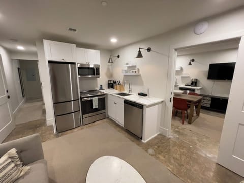 Luxury Condo, 3 Bedrooms, No Windows | Private kitchen | Fridge, microwave, oven, stovetop