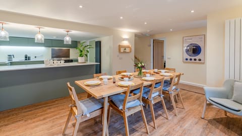 Kitchen/Dining Room, The Weir House, Bolthole Retreats