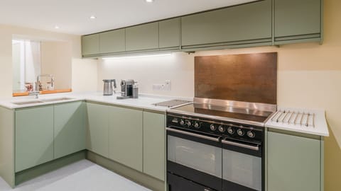 Kitchen, The Weir House, Bolthole Retreats