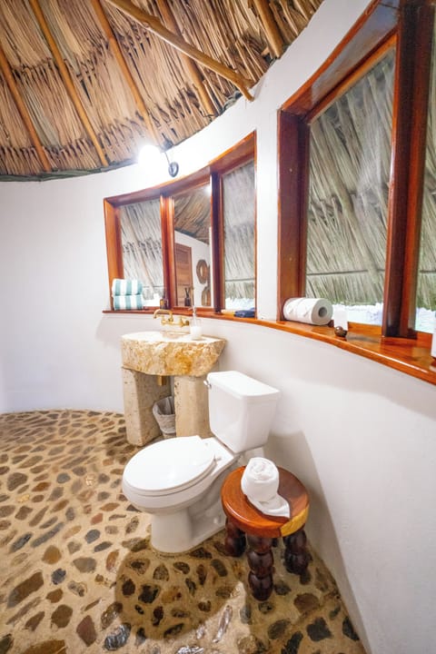 Standard Tree House | Bathroom