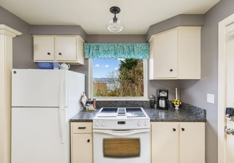 Fully equipped kitchen with all the appliances and utensils you need at your fingertips.