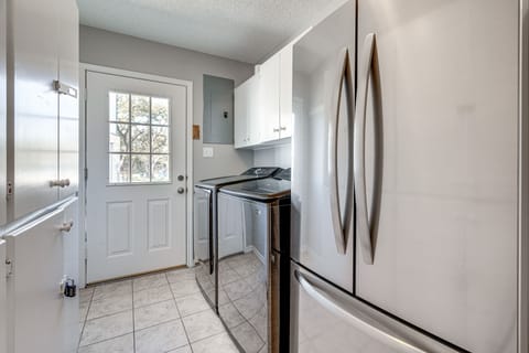 Laundry Room | Refrigerator | Washer & Dryer
