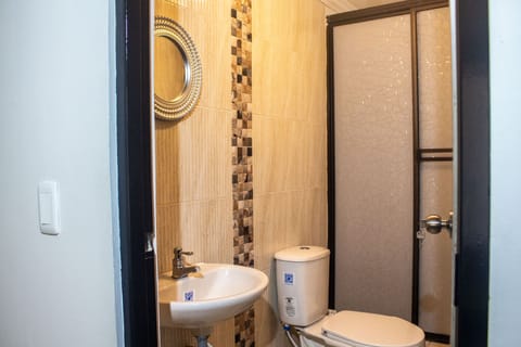 Basic Double or Twin Room | Bathroom