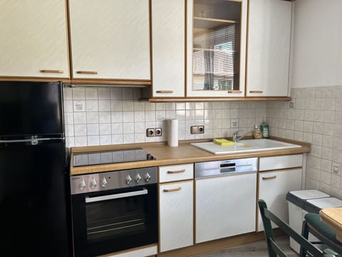 Cabinetry, Building, Countertop, Kitchen Sink, Furniture, Property, Sink, Tap, Kitchen Stove, Drawer