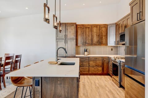 Stunning Fully Stocked Chefs Kitchen