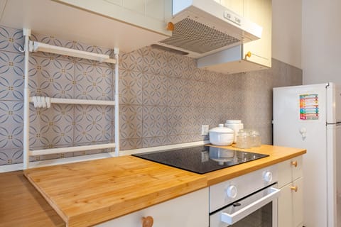 Family Apartment, 1 Bedroom (Caddipulina Home 200m Sea Gallipoli) | Private kitchen | Fridge, microwave, oven, stovetop