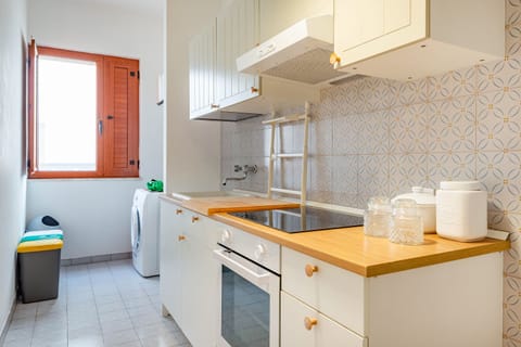 Family Apartment, 1 Bedroom (Caddipulina Home 200m Sea Gallipoli) | Private kitchen | Fridge, microwave, oven, stovetop