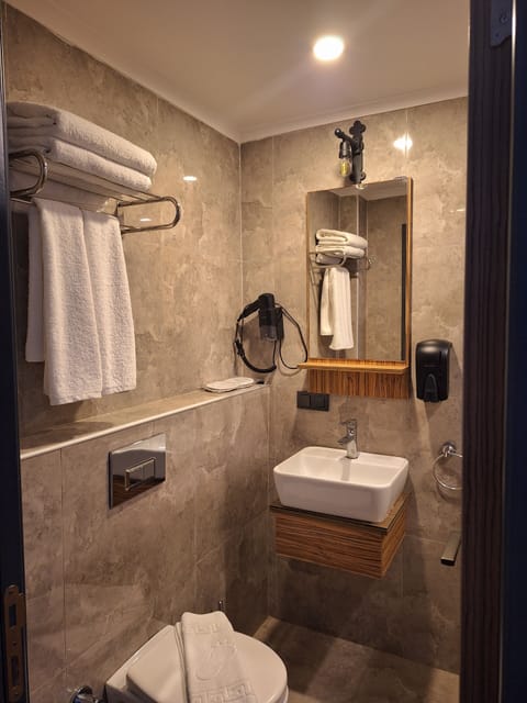 Standard Double Room, 1 Bedroom | Bathroom | Shower, rainfall showerhead, hair dryer, slippers