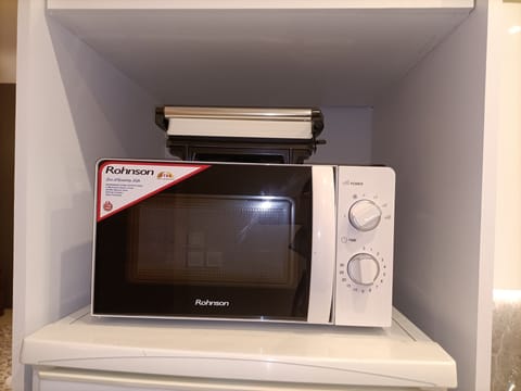 City Apartment | Microwave