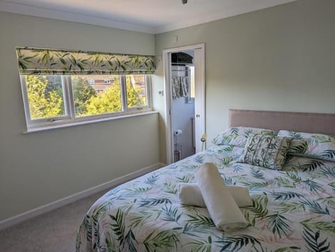 Room 2 Kingsize, Ensuite Shower | Desk, iron/ironing board, free WiFi