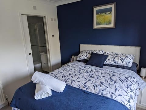 Room 3 Kingsize, Ensuite Shower | Desk, iron/ironing board, free WiFi