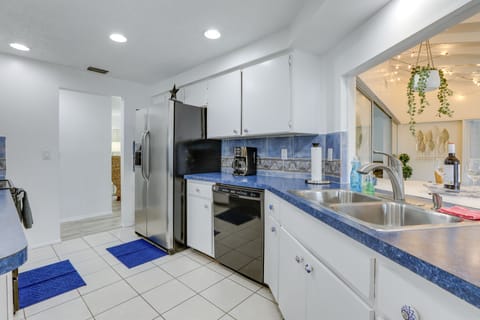 House (3 Bedrooms) | Private kitchen | Microwave, oven, stovetop, dishwasher