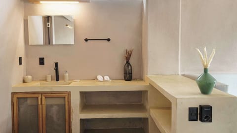 Modern full bathroom stocked with essentials: plush towels, shampoo, conditioner, and body soap for your convenience.