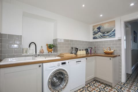 Fridge, dishwasher, electric kettle, toaster