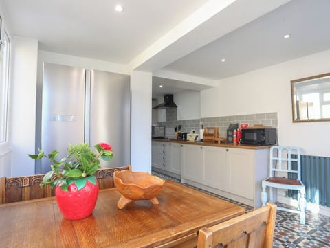 Fridge, dishwasher, electric kettle, toaster