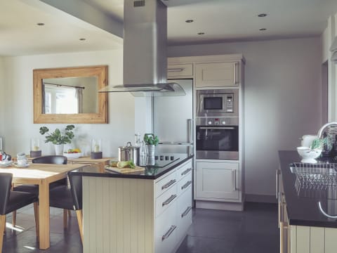 Dishwasher, cookware/dishes/utensils