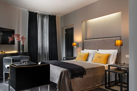 Suite, 1 Queen Bed, Annex Building | Premium bedding, minibar, in-room safe, desk