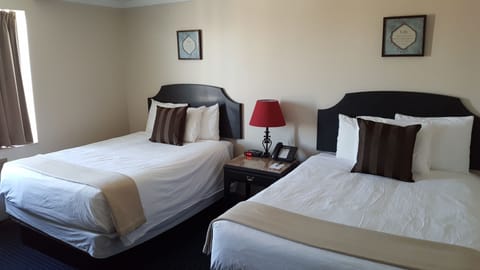 Executive Room (No pets allowed) | In-room safe, desk, blackout drapes, iron/ironing board