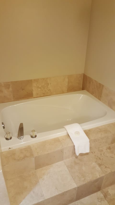 One Bedroom Suite (No pets allowed) | Deep soaking bathtub