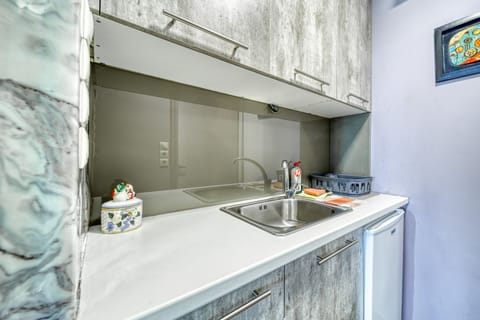 Studio, 1 Bedroom, Balcony, Garden View | Interior