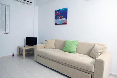 Family Apartment, Sea View | Living area | Flat-screen TV