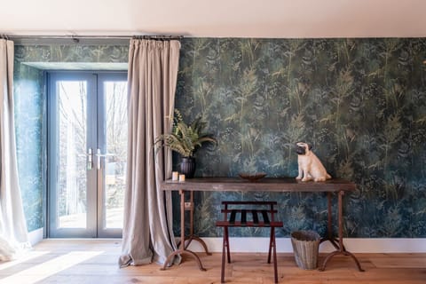 The Cosh Master Bedroom - StayCotswold