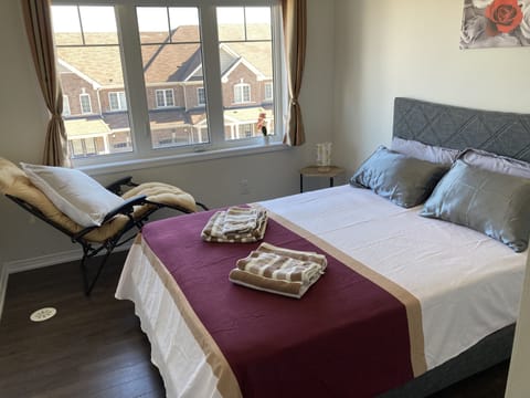 Classic Suite, 1 Queen Bed, Garden View | Iron/ironing board, free WiFi