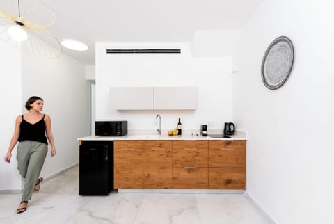 Deluxe Apartment | Private kitchen | Electric kettle