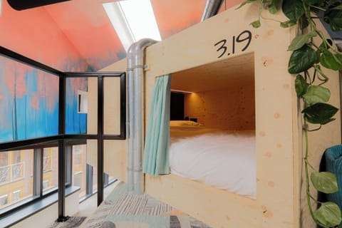 Double Cocoon | In-room safe, blackout drapes, free WiFi, bed sheets