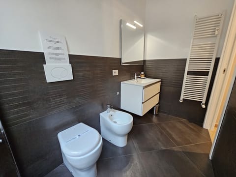 Family Studio | Bathroom | Shower, rainfall showerhead, free toiletries, hair dryer