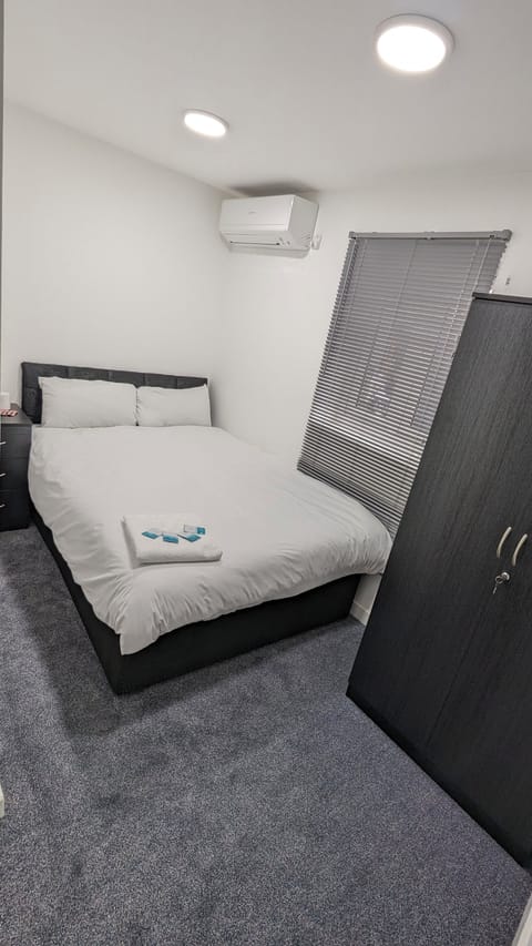 Standard Double Room, 1 Double Bed, Private Bathroom | Free WiFi, bed sheets