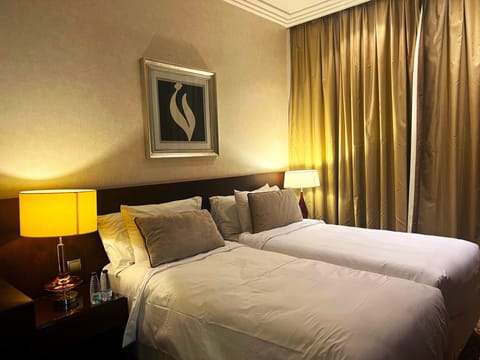 Executive Suite One Room Tower2 | In-room safe, free WiFi