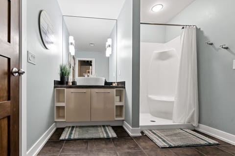 Luxury Condo | Bathroom