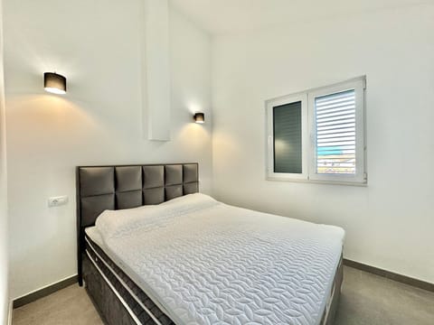 Family Apartment, Sea View | Premium bedding, desk, iron/ironing board, free WiFi