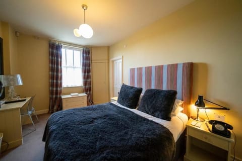 Standard Room | Desk, blackout drapes, iron/ironing board, free WiFi